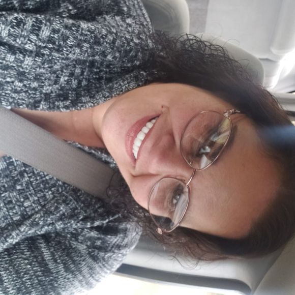 Meet your Posher, Cassandra - Picture 1 of 1